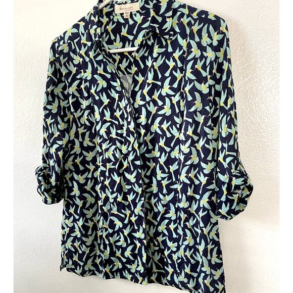 Vince Camuto Blue Hummingbird Button Up Top Women Size XS Rolled Cuff 3/4 Sleeve - Picture 3 of 9